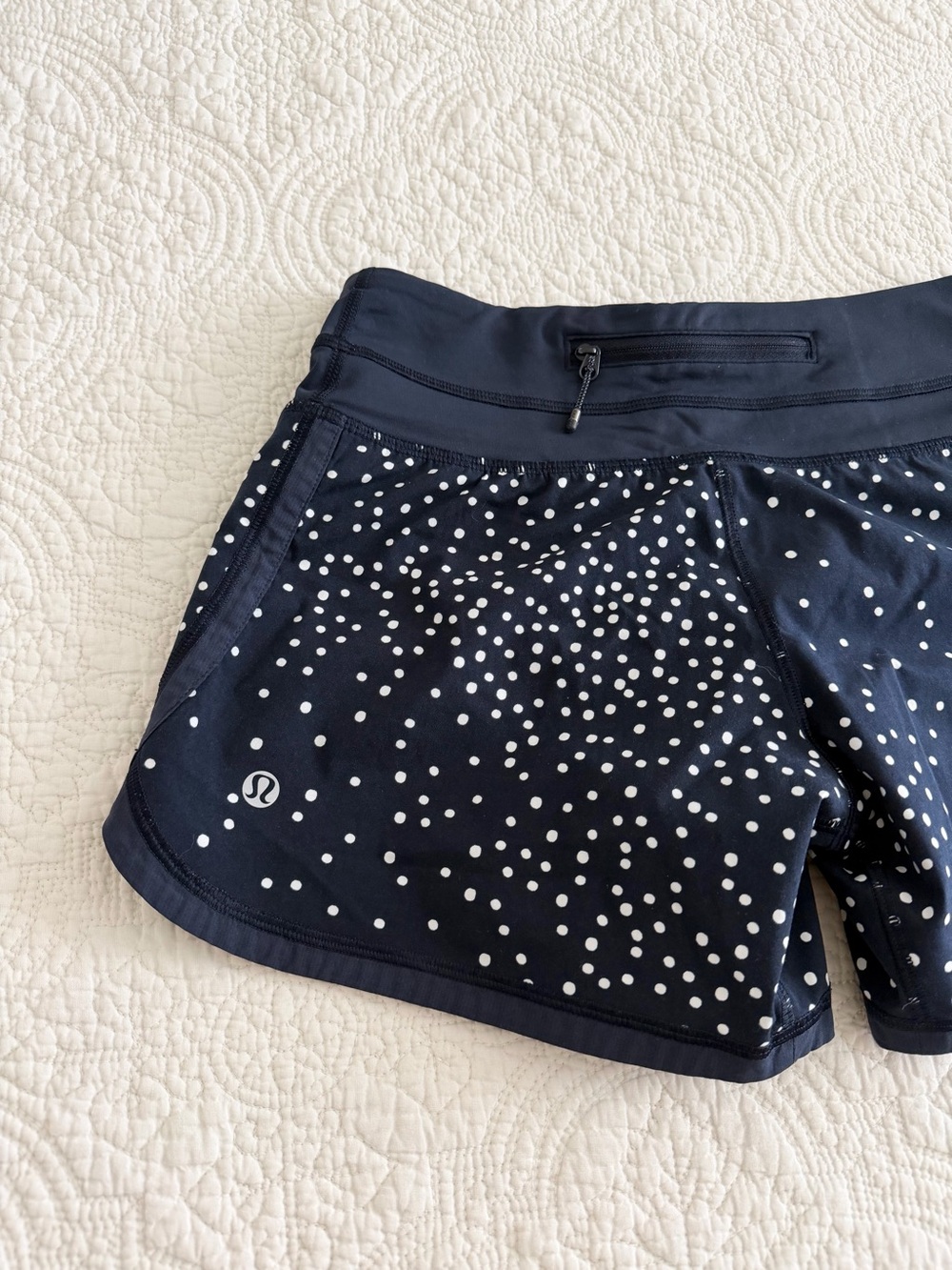 Lululemon Size 2 Navy Polka Dot 4in Inseam Groovy Running Shorts Workout Active - Picture 4 of 10